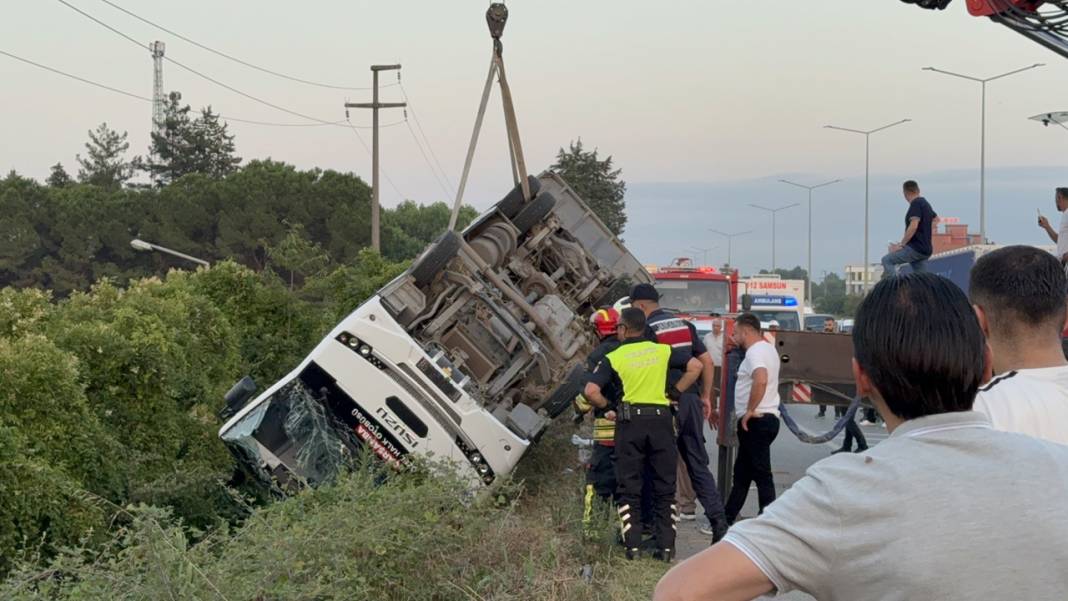 Otobüs devrildi, çok sayıda yaralı var! 7